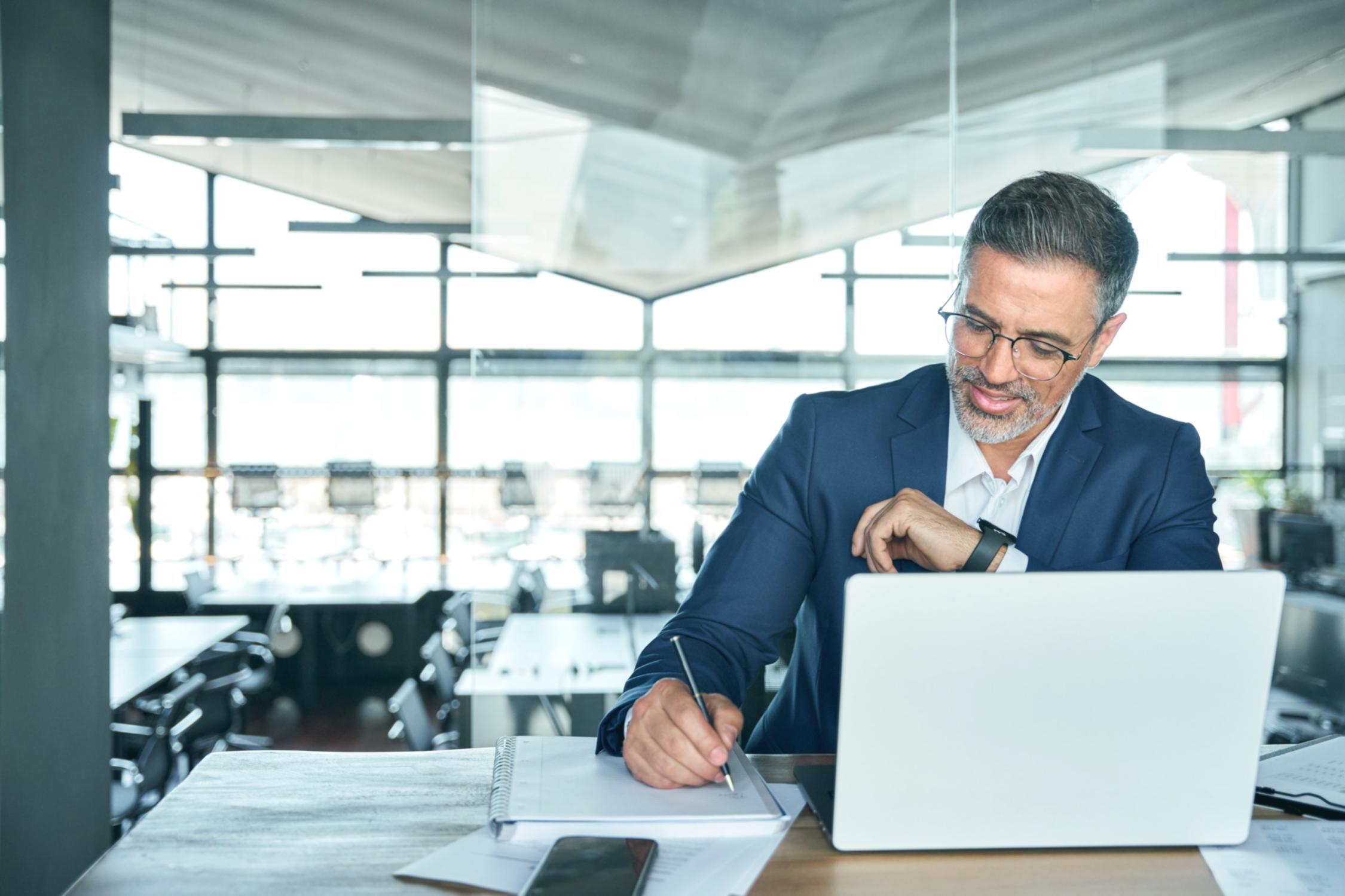 SQL-Experten bei der Kurserstellung und Code-Review